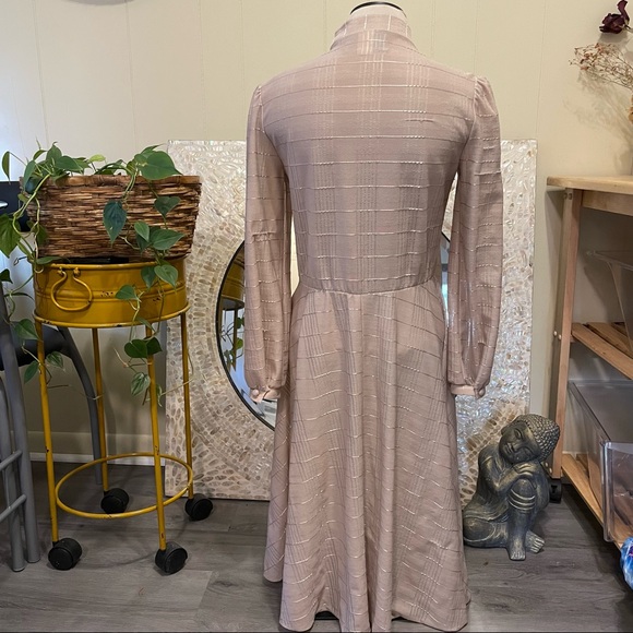 Vintage 1970s Sheer Light Tan Dress. Size 7/8 - Picture 2 of 5